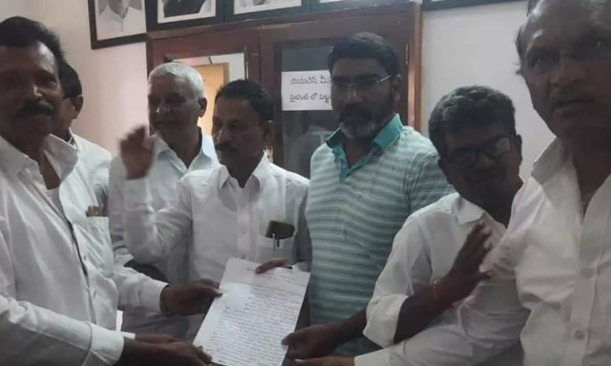 All-Party Committee Submits Memorandum to Sampath Kumar Regarding Aiza Development Projects.