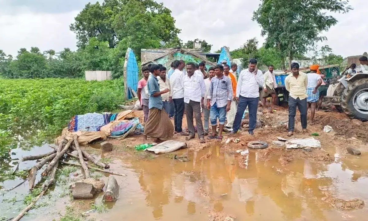 BRS Leader Basu Hanumanthu Naidu Urges Government to Address Chinnonipalli Flood Victims’ Concerns