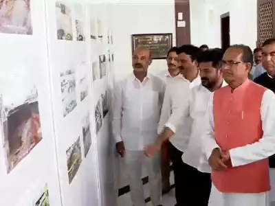 Central Ministers Assess Flood Damage at Photo Exhibition