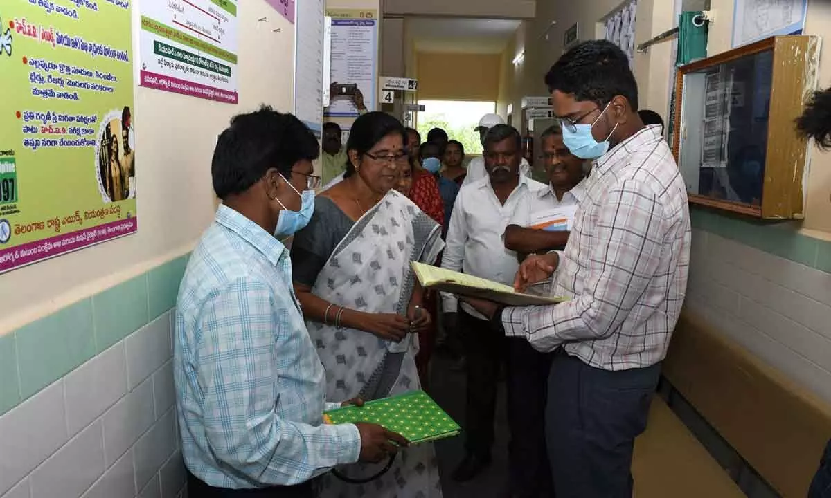 Collector Conducts Surprise Inspection of Primary Health Centre, Calls for Improved Medical Services for the Public