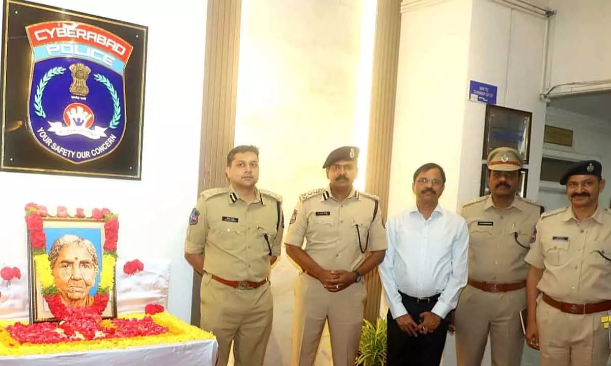 Cyberabad CPO Commemorates 129th Birth Anniversary of Chakali Ilamma