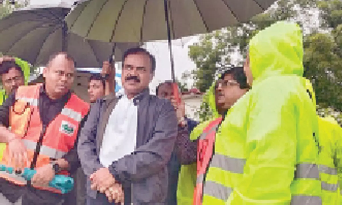 Dana Kishore Orders Eviction of Residents from Unsafe Buildings