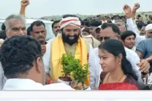 Former ZP Chairperson Saritha Tirupatayya Extends Warm Welcome to Uttam Kumar Reddy