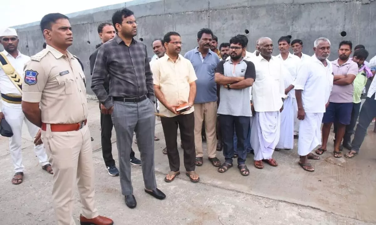 Gadwal District Collector Warns of Severe Flooding Amid Heavy Rains; Urgent Safety Measures Emphasized During Inspection
