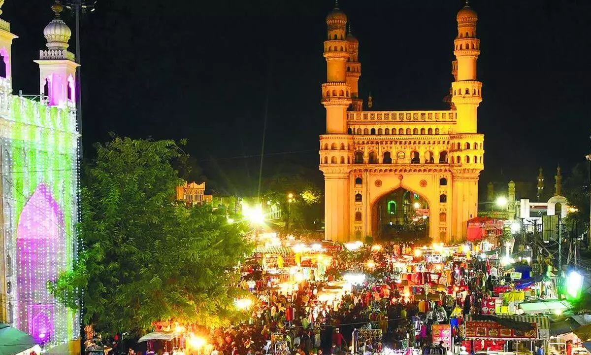 Great News for Night Owls: City Eateries Allowed to Stay Open Until 1 AM