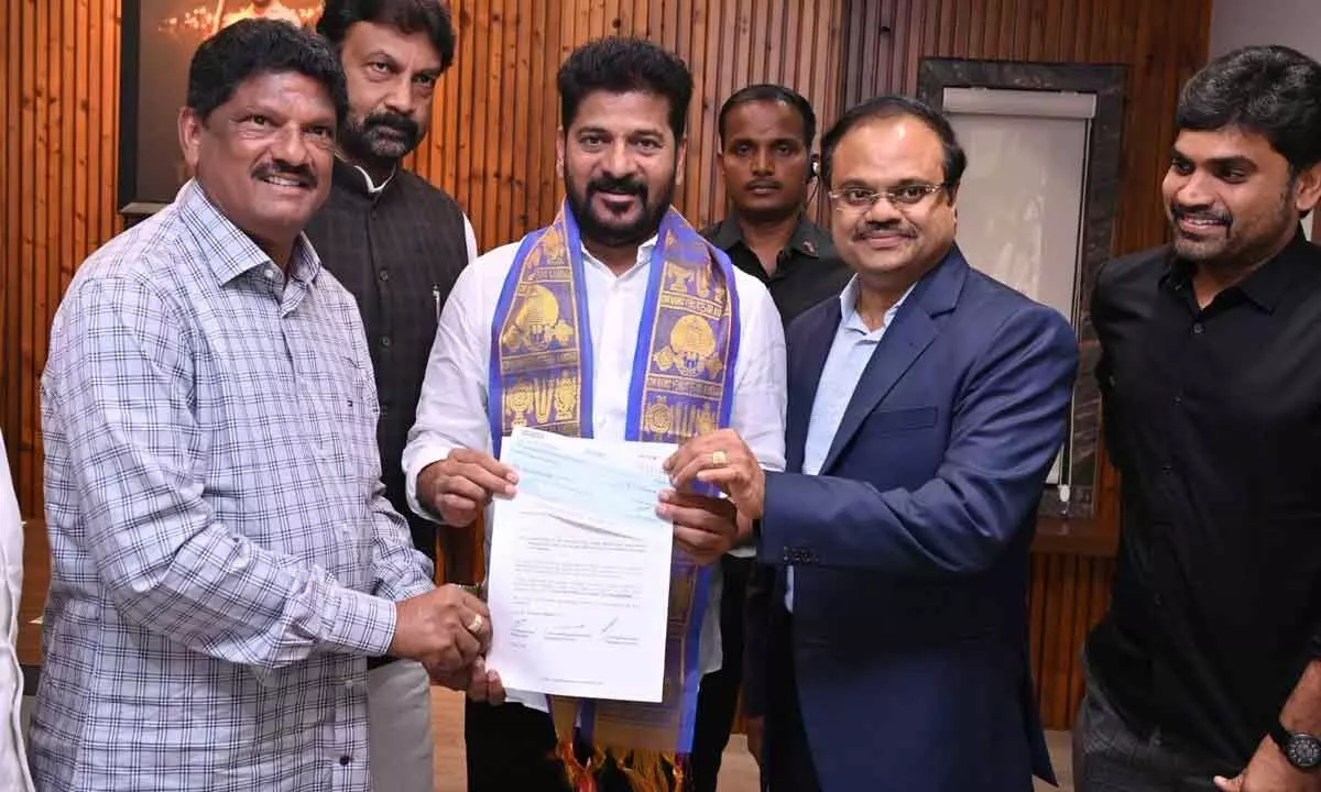 GRT Jewellers Contributes Rs 25 Lakh to CM Relief Fund for Flood Relief Efforts