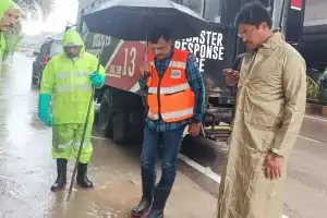 HYDRA Chief Surveys Flood-Prone Areas