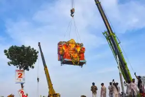 Hydraulic Crane Technology Enables Swift Visarjan of Maha Ganesh Idol