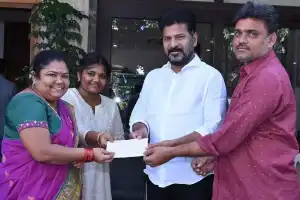 Kumari Aunty Contributes Rs 50,000 to Telangana CM’s Relief Fund