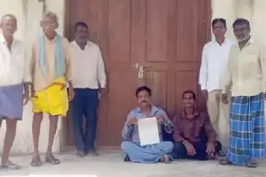 Man Locks Rythu Vedika in Protest Over Unpaid Wages