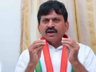 Minister Ponguleti Criticizes BRS for Engaging in ‘Mud-Slinging Politics’
