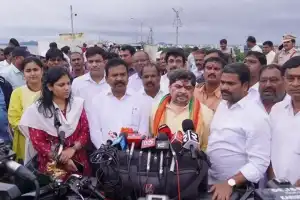 Minister Ponnam Conducts Inspection of Manair Dam