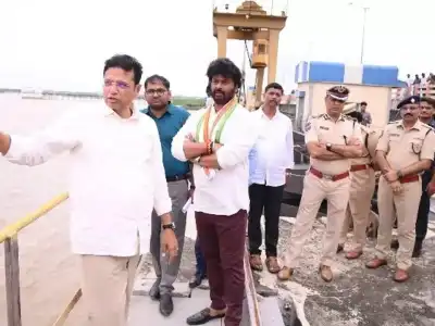 Minister Sridhar Babu Urges Residents in Flood-Prone Areas to Stay Alert