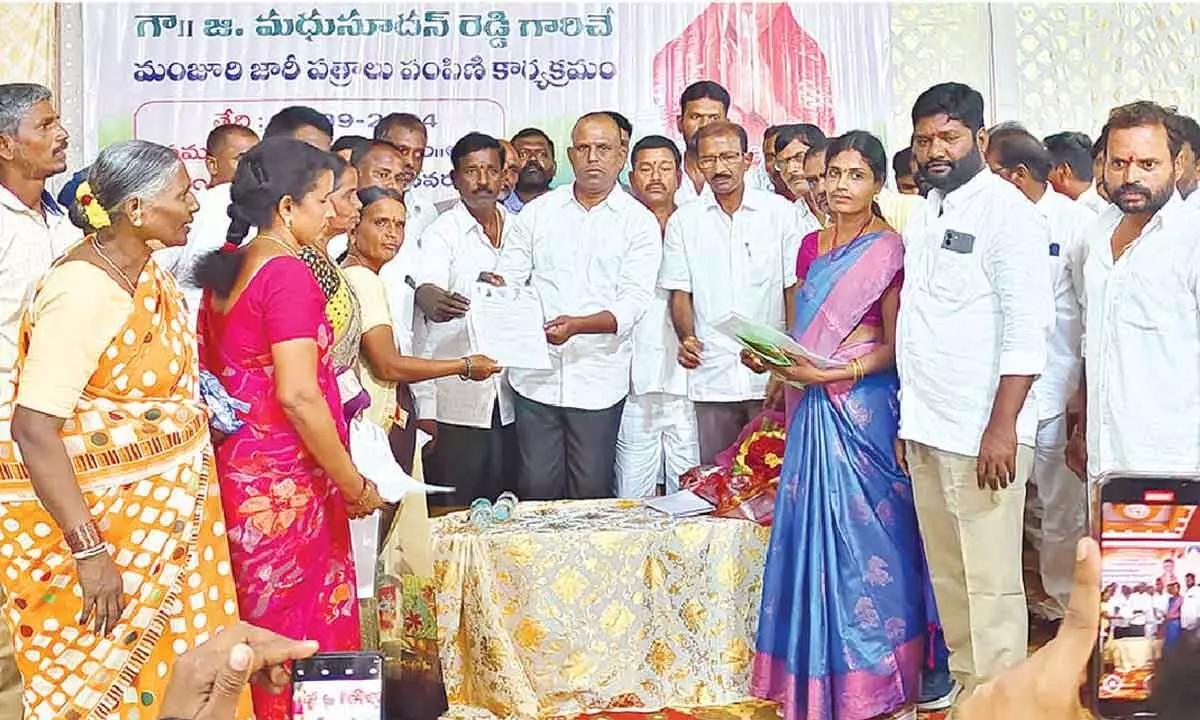 MLA GMR Presents Certificates to Beneficiaries