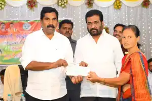 MLA Nagaraju Hands Out Kalyana Lakshmi Cheques