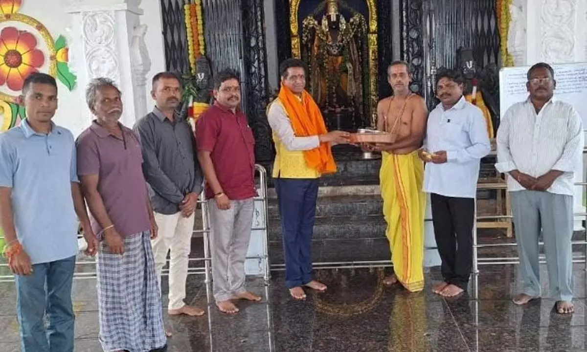 Narender Reddy Pays Visit to Kodimial Venkateswara Swamy Temple