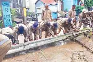 Police Conduct Flood Relief Operations