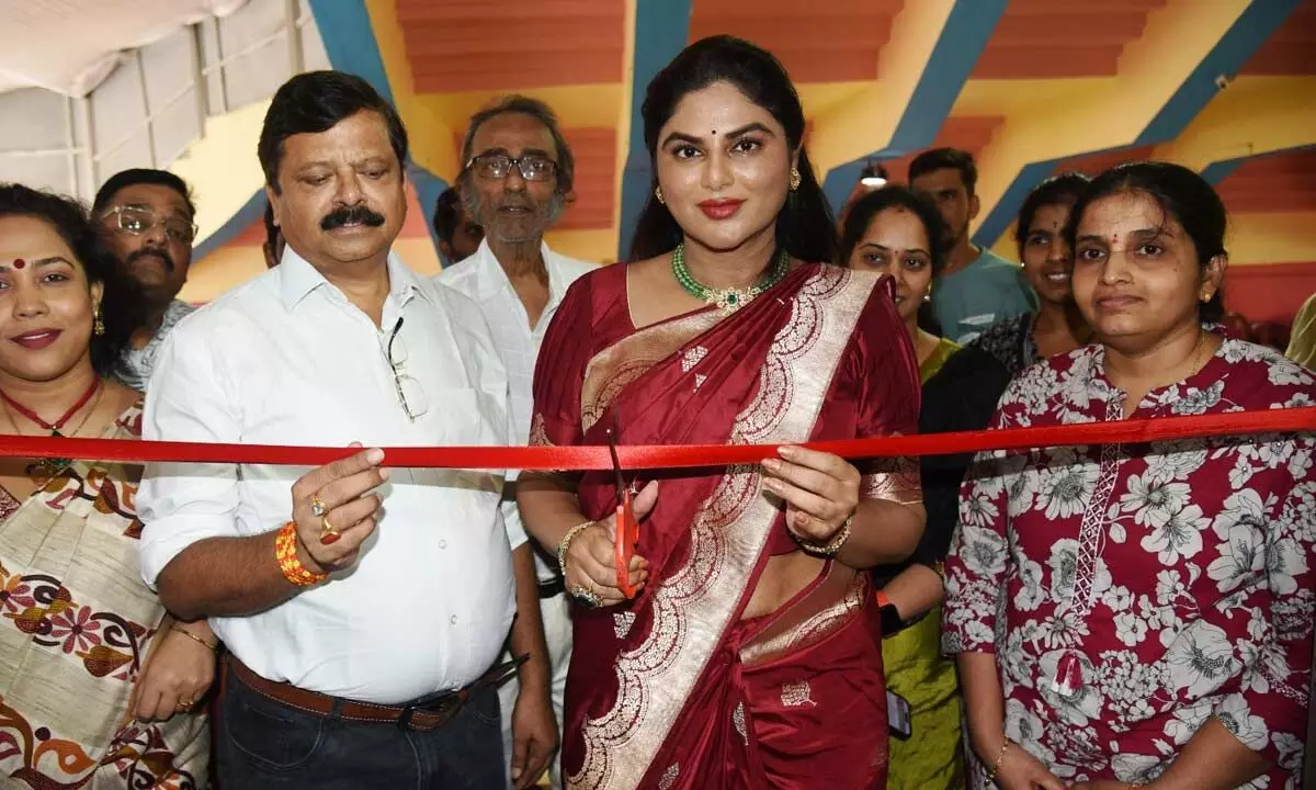 Socialite Sailaja Reddy Launches National Silk Expo at Srinagar Colony