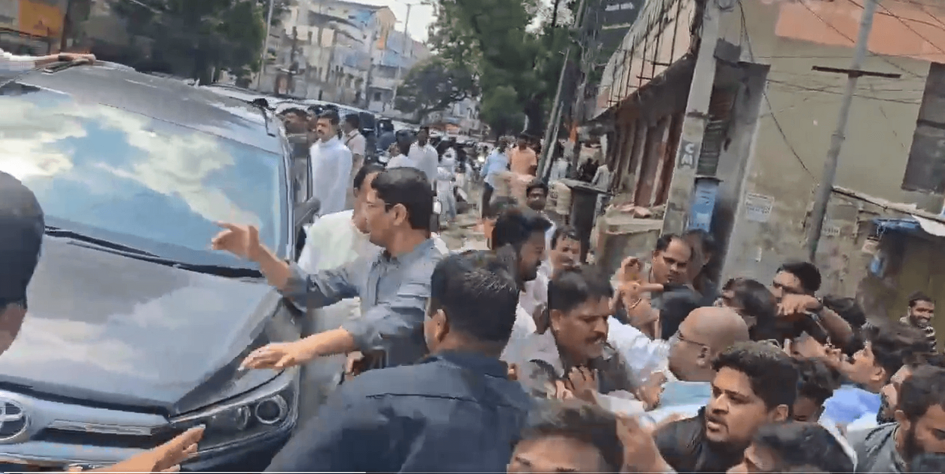 Congress Leaders Block KTR’s Convoy in Amberpet, Demand Apology