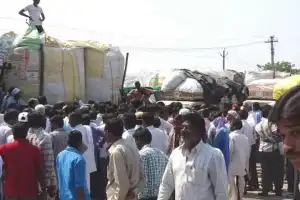 Adilabad Cotton Farmers Call Off Protest Following Price Agreement