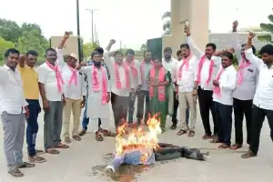 BRS Party Stages Protest Against Government for Halting Rythu Bharosa Scheme During Kharif Season