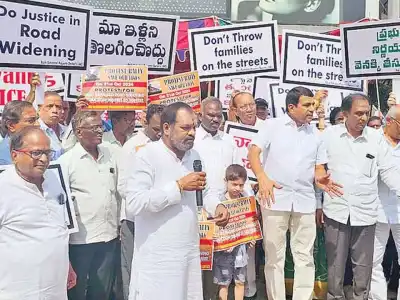 Cantt and Rajiv Rahadari Residents Hold Rally in Support of Road Widening