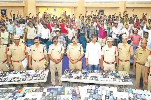 Cyberabad Police Recover 800 Mobile Phones Valued at Rs. 2.4 Crore