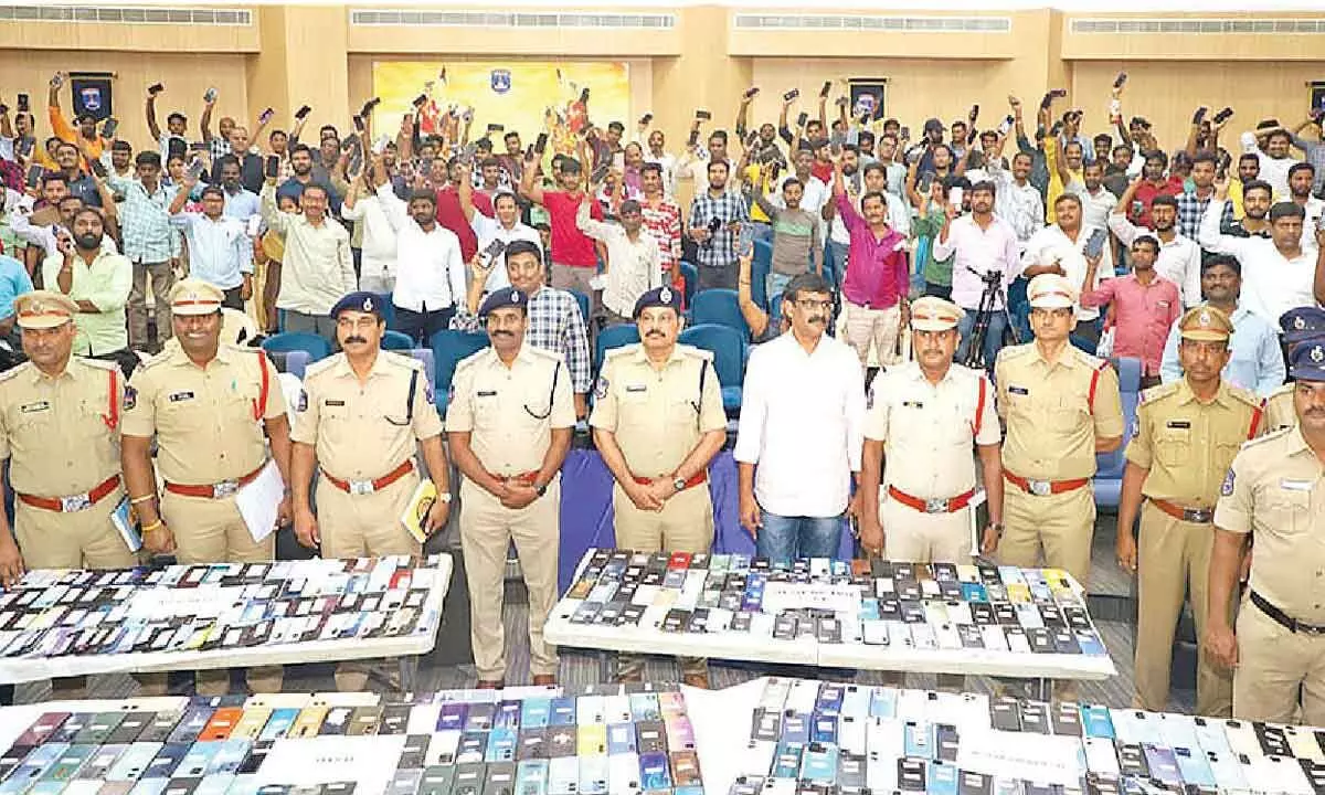 Cyberabad Police Recover 800 Mobile Phones Valued at Rs. 2.4 Crore