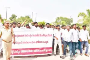 Farmers Hold Massive Rally Urging Loan Waiver