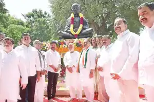 Governor and Chief Minister Pay Tributes to Mahatma Gandhi