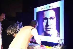 Governor Honors Theatre Icon Qadir Ali Baig with Heartfelt Tributes