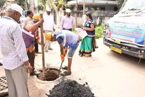 HMWSSB Managing Director inspects sewage overflow sites in the city
