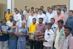 Kalwakurthy MLA Kasireddy Narayana Reddy Distributes Safety Kits to Local Toddy Tappers