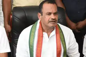 Komatireddy Challenges KCR to Seek Public Opinion at Grassroots Level