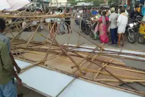 Massive Cutout Collapses in Gadwal, Injuring Woman: Locals Condemn Rising Self-Promotion Trend