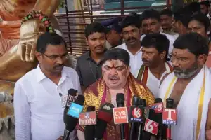 Minister Ponnam Prabhakar Offers Prayers for State’s Welfare, Unveils Development Plans for Alampur Temples