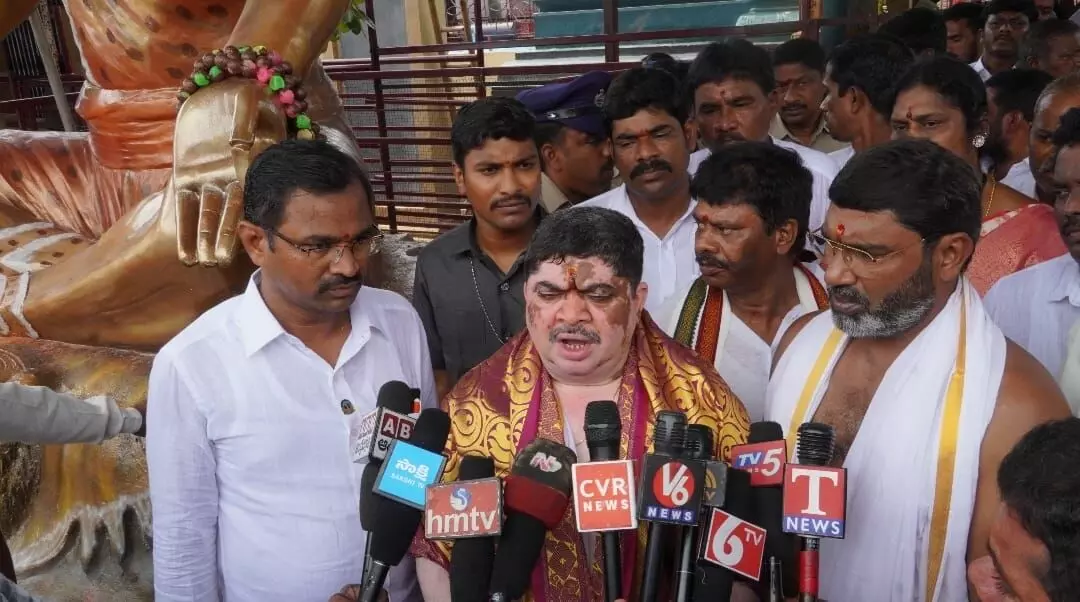 Minister Ponnam Prabhakar Offers Prayers for State’s Welfare, Unveils Development Plans for Alampur Temples