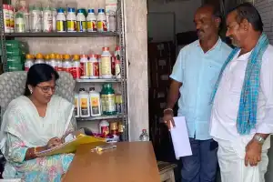 Officials Inspect Fertilizer Shops