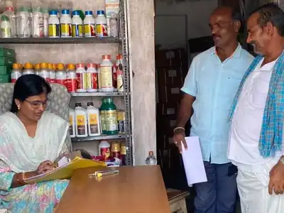 Officials Inspect Fertilizer Shops