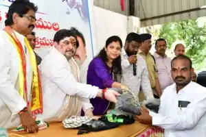 Safety Kits Provided to Toddy Tappers