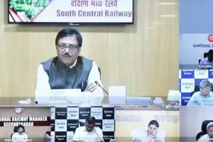 South Central Railway GM Arun Kumar Jain Meets with MPs in Hyderabad