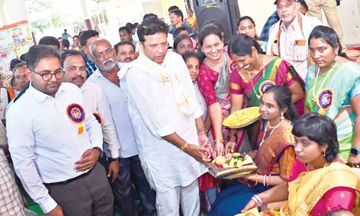 Sridhar Babu Praises Contributions of Anganwadi Teachers