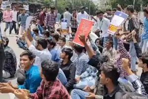 Students Rally Against Registration and Certification Problems at Amrut Medical Science College