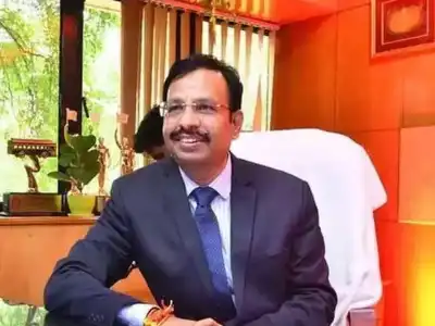 VC Sajjanar Holds Meeting with Police and RTA Officials to Discuss Dasara Operations