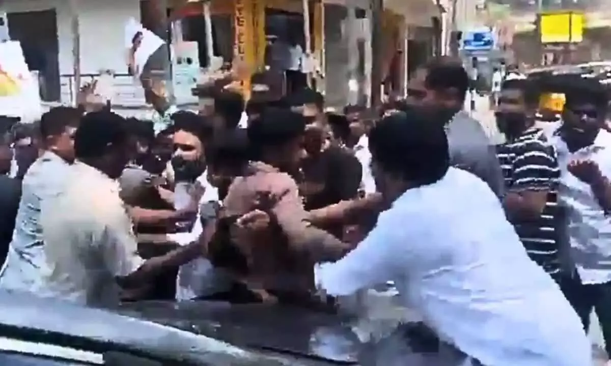 Youth Congress Leaders Halt KTR’s Convoy