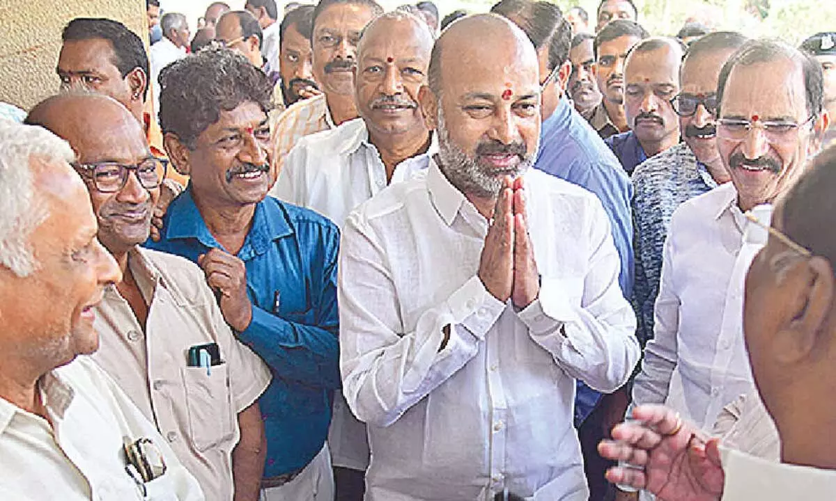 Bandi challenges Rahul on six-Gs, criticizes Congress for deceptive ads