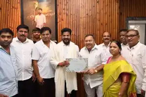 BC Leader Kasani Gnaneshwar Mudiraj and Family Meet with Chief Minister Revanth Reddy