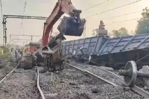 Experts Raise Concerns Over Poor Track Maintenance and Infrastructure Gaps