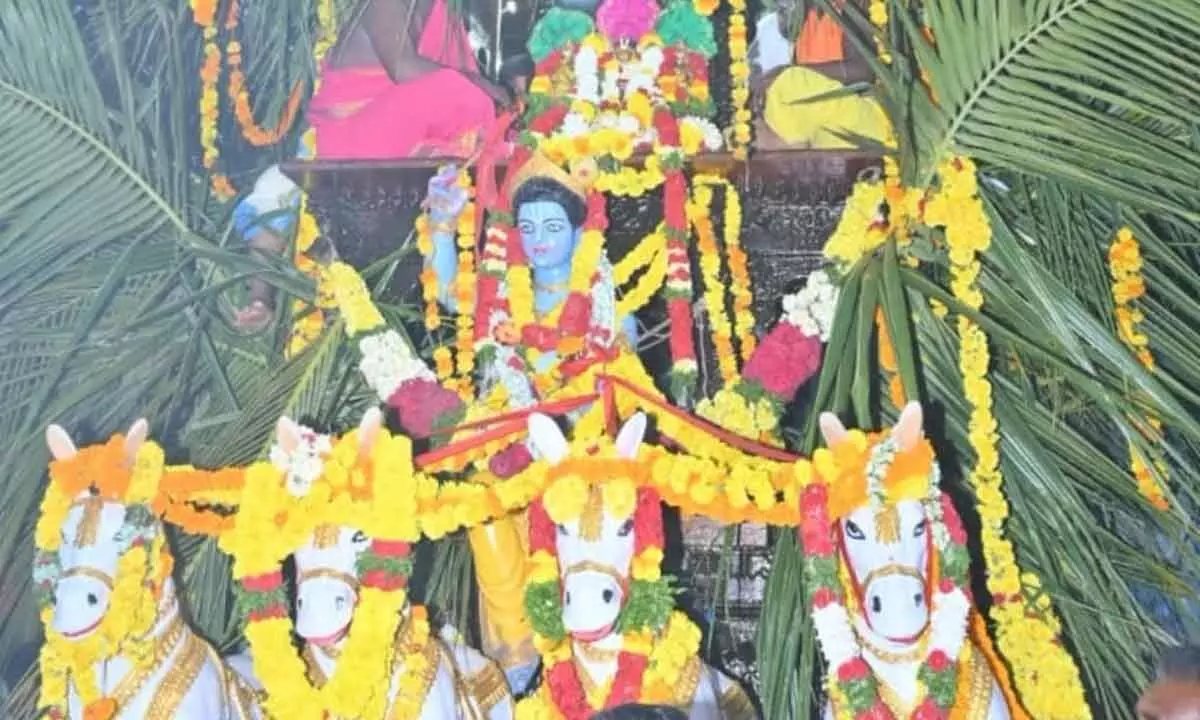 Gadwal MLA Inaugurates Grand Rathotsavam of Pagunta Venkanna Swami Amidst Devotees.