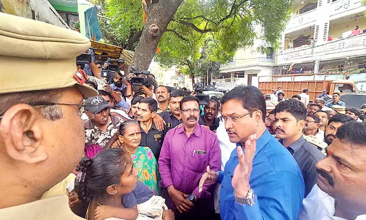 HYDRA Comm Visits Bathukamma Kunta in Amberpet
